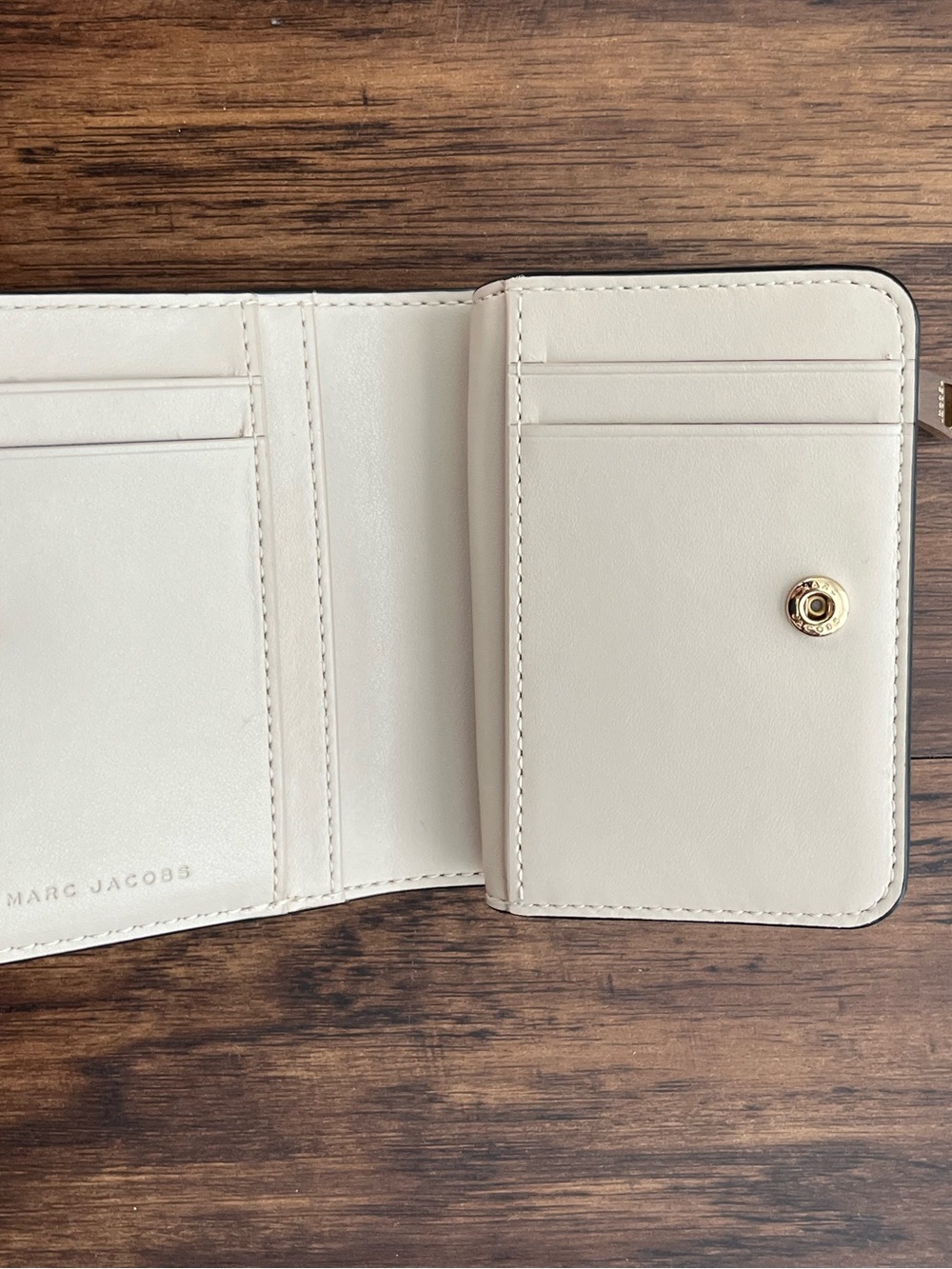 Marc Jacobs Mini Compact Cream Pebbled Leather Zip Card Wallet, Gold Hardware - Picture 9 of 11